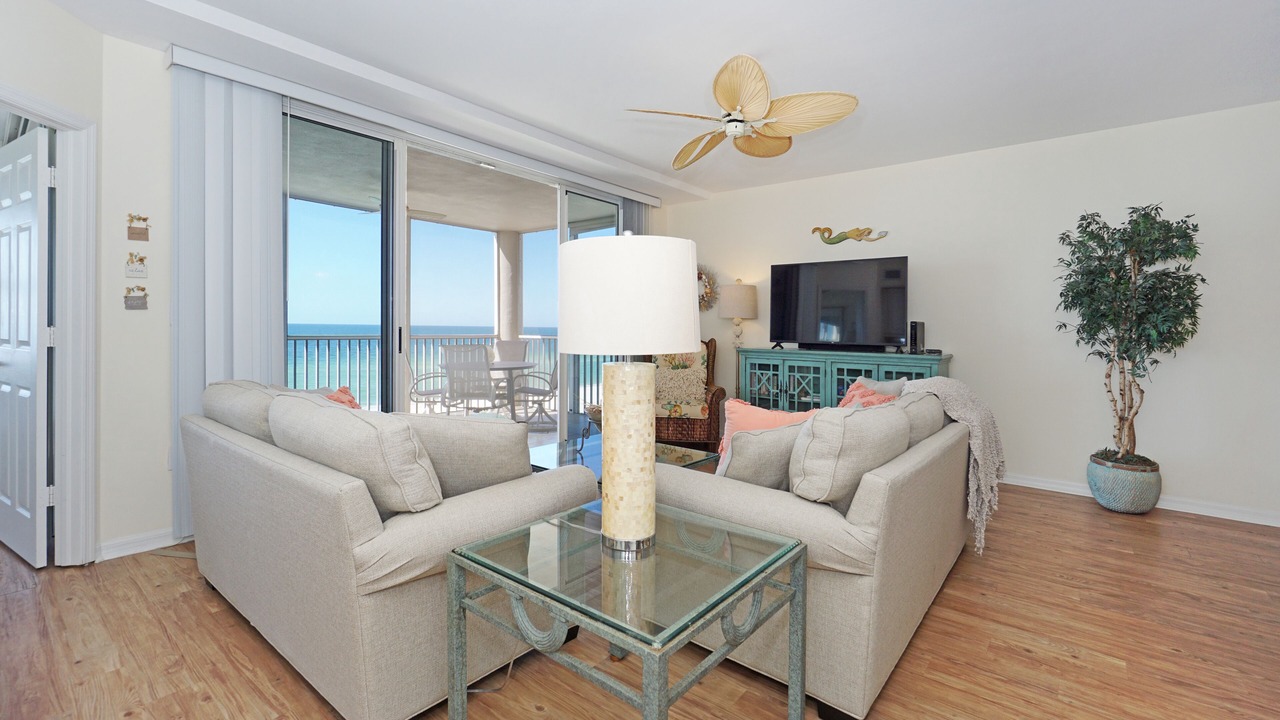 Photo of Livingroom in Vanderbilt Beach