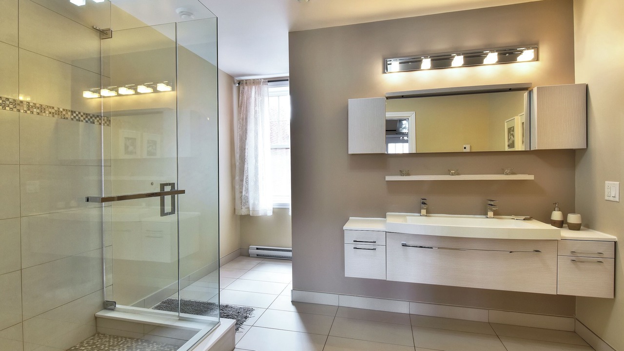 Photo of Bathroom in Cote-Des-Neiges—Notre-Dame-De-Grace