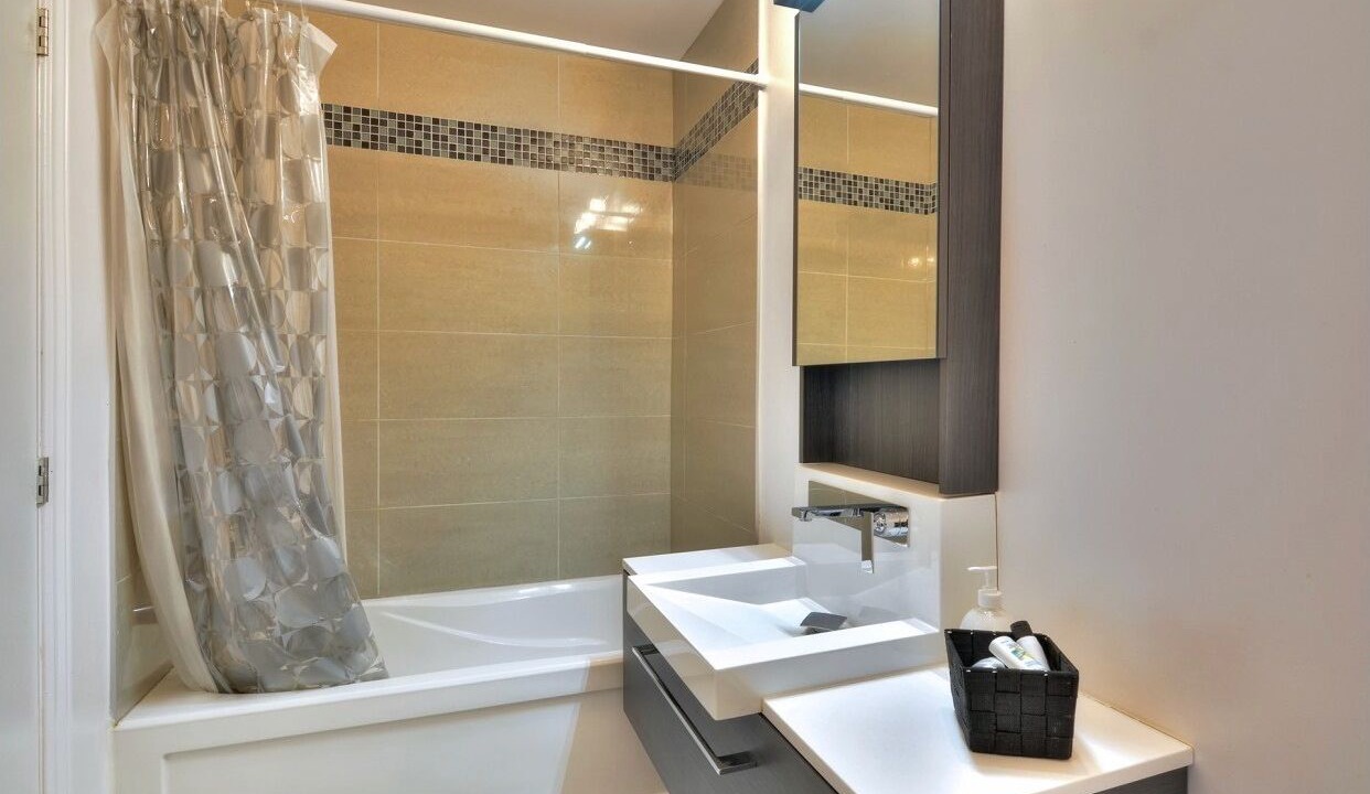 Photo of Bathroom in Cote-Des-Neiges—Notre-Dame-De-Grace