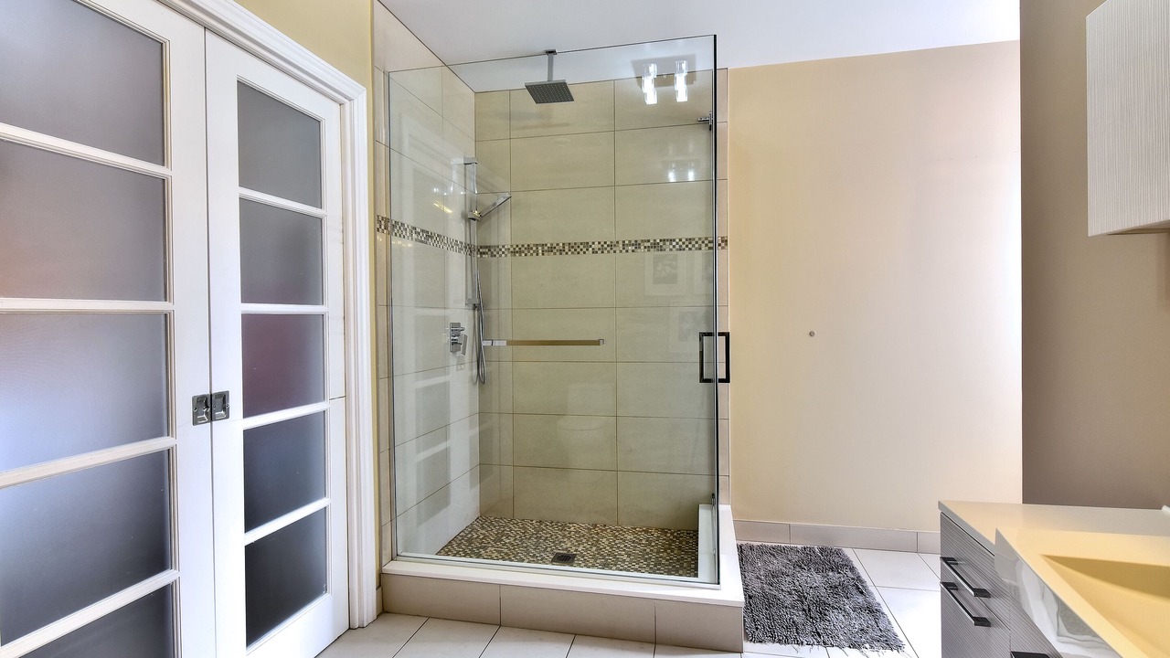 Photo of Bathroom in Cote-Des-Neiges—Notre-Dame-De-Grace