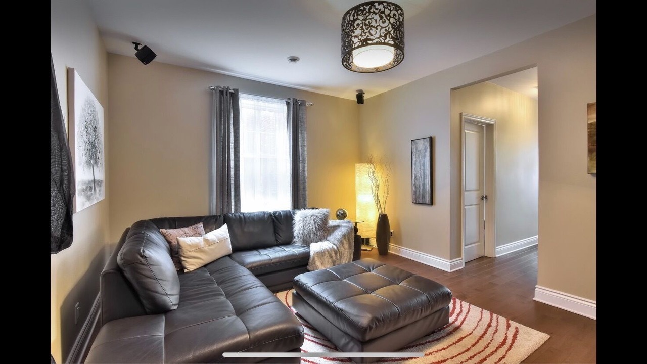 Photo of Livingroom in Cote-Des-Neiges—Notre-Dame-De-Grace