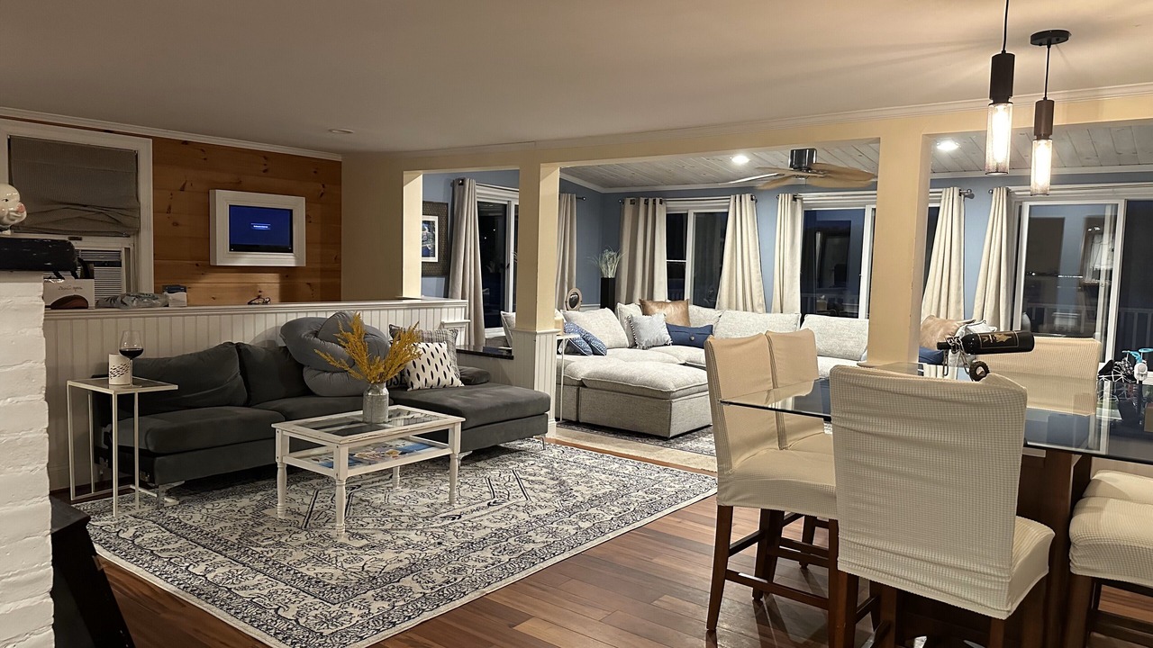 Photo of Livingroom in Coventry Lake