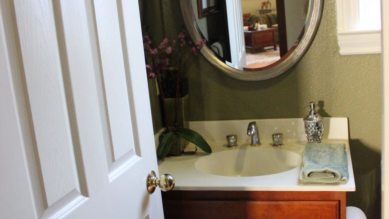 Photo of Bathroom in Sunshine Gardens