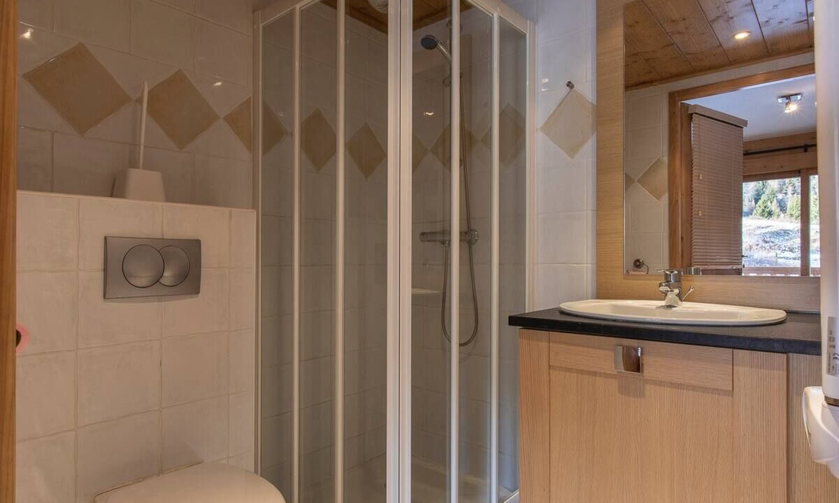 Photo of Bathroom in Arc-1800