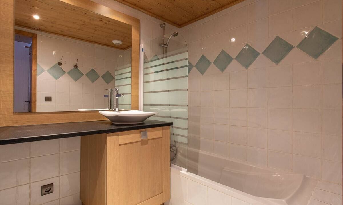 Photo of Bathroom in Arc-1800