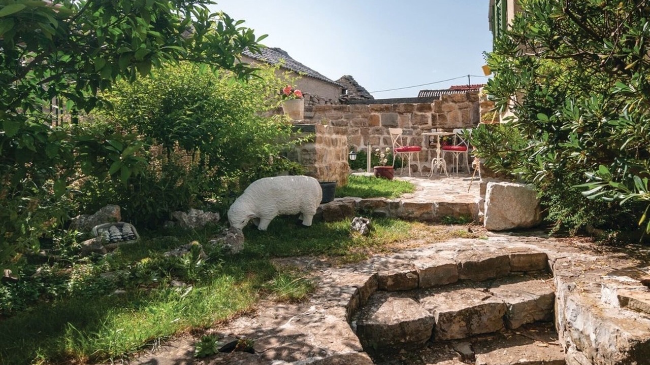 Photo of Outdoor in Srinjine