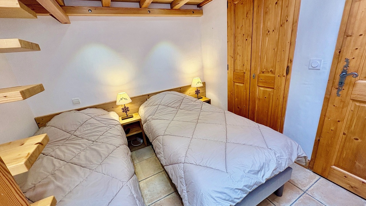 Photo of Bedroom in Arc-1800