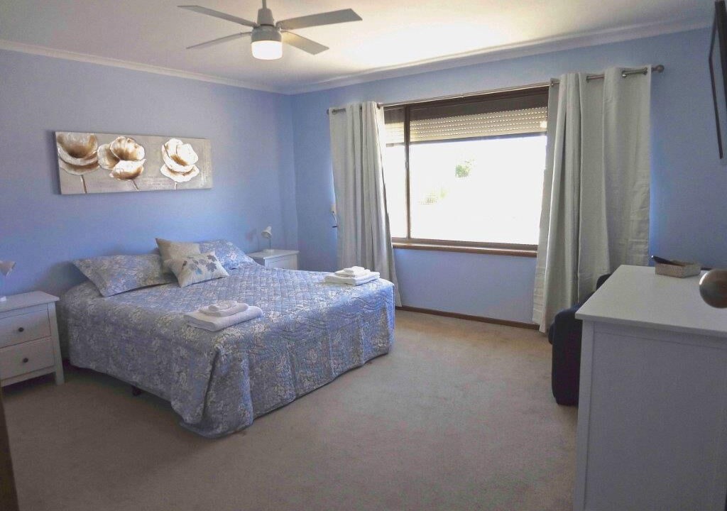 Photo of Bedroom in Kingscote