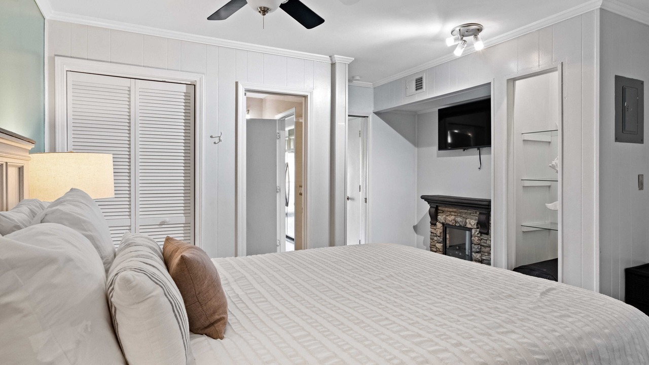 Photo of Bedroom in Folly Field