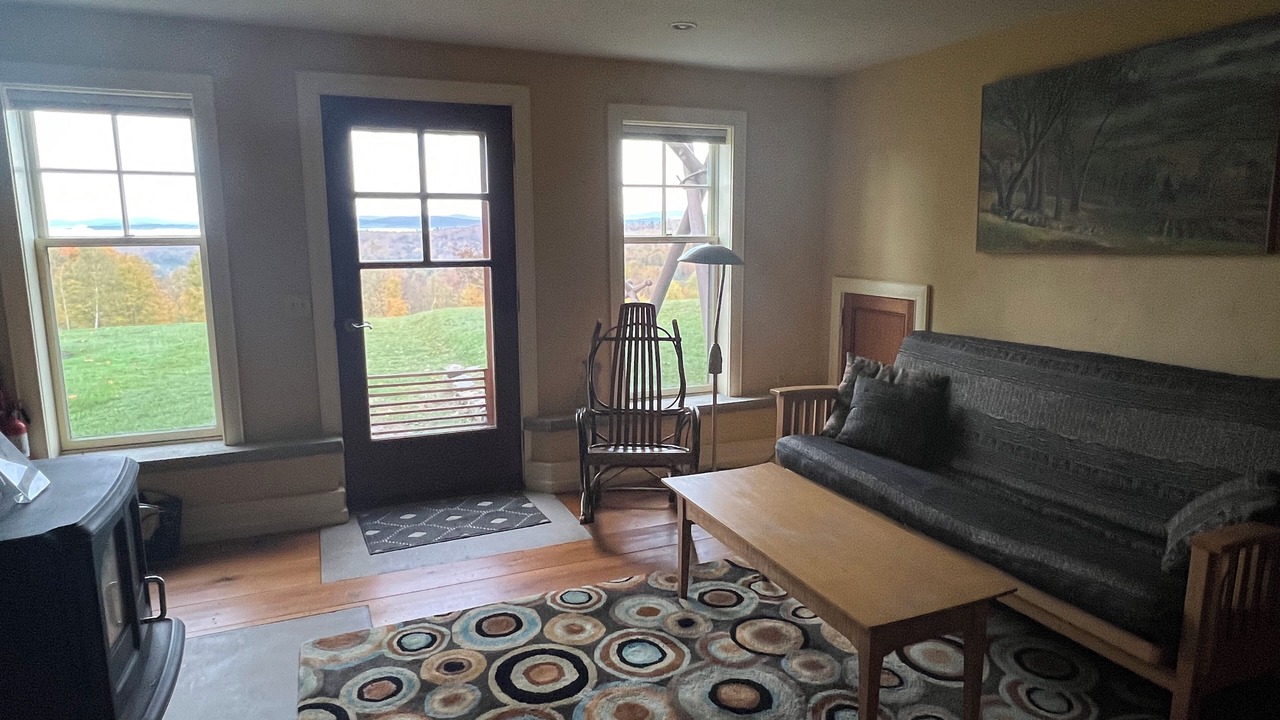 Photo of Livingroom in Lyndon Center
