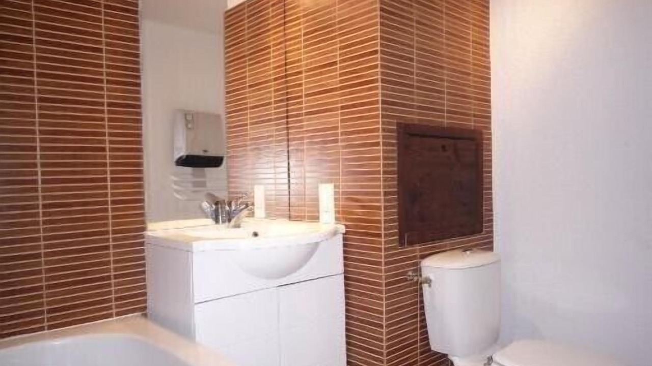 Photo of Bathroom in Arc-1800
