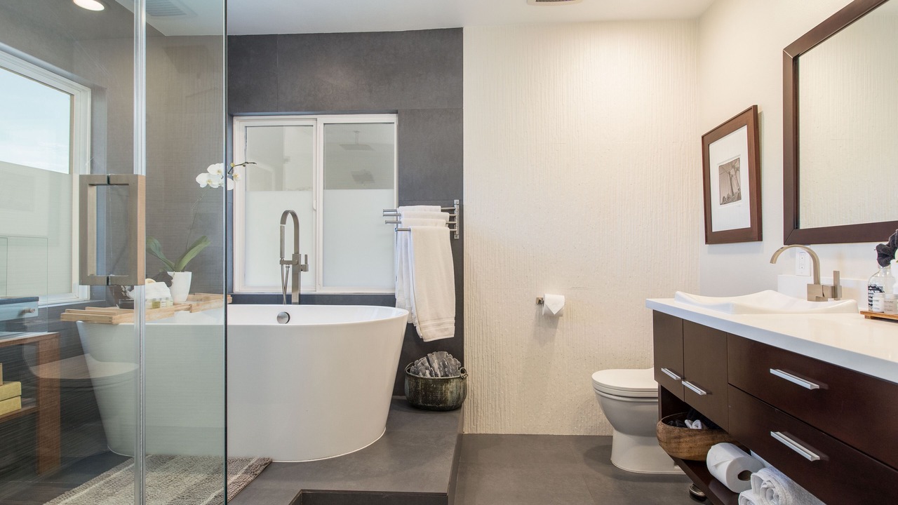 Photo of Bathroom in Gas Lamp Section