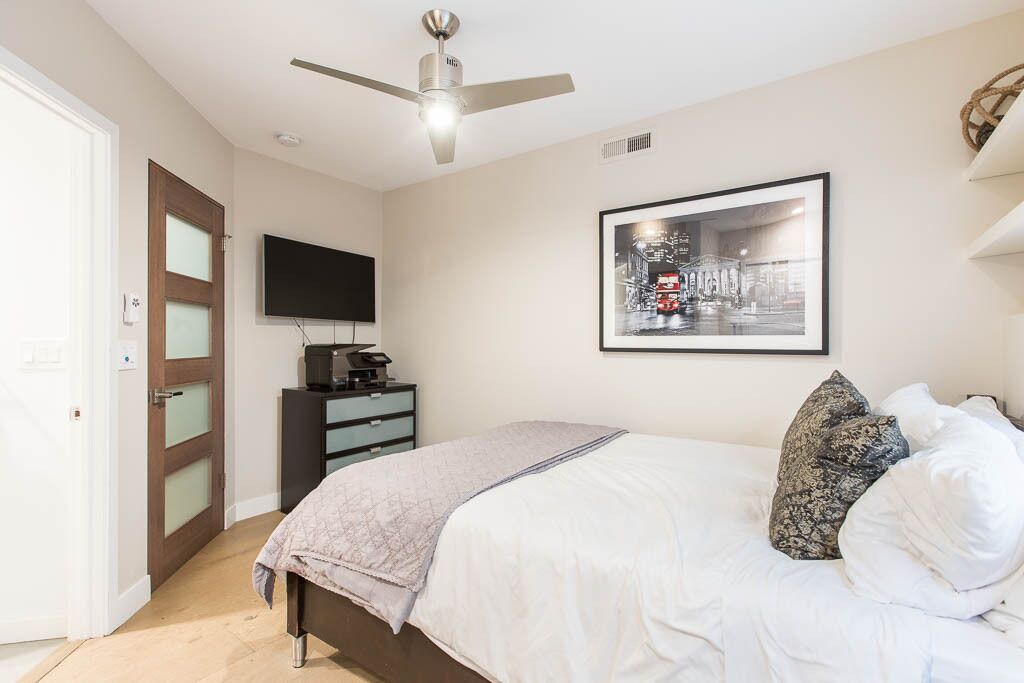 Photo of Bedroom in Gas Lamp Section