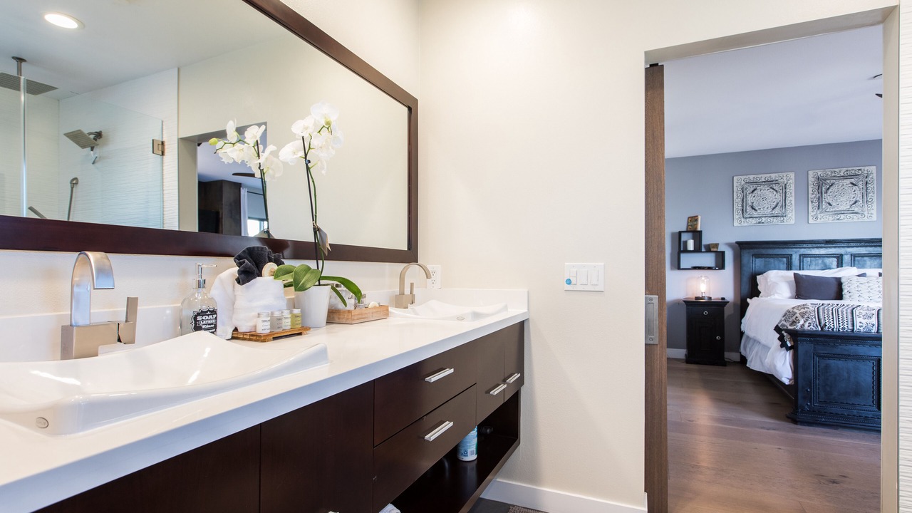 Photo of Bathroom in Gas Lamp Section