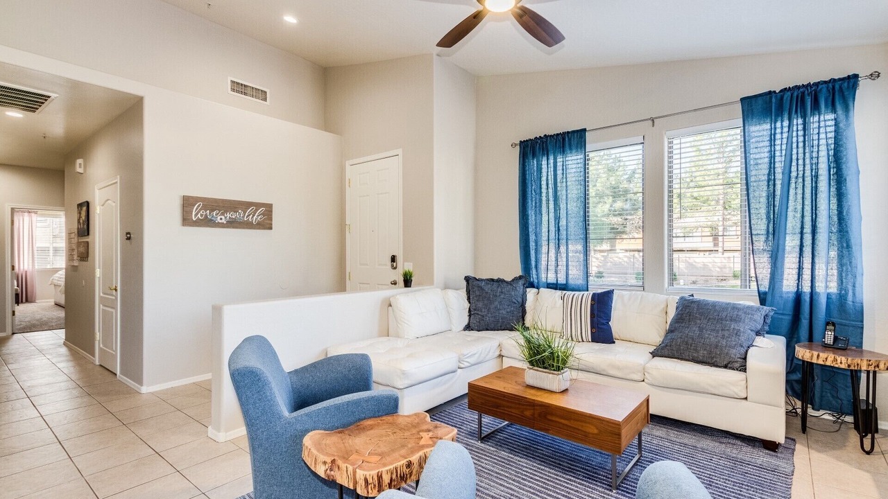 Photo of Livingroom in Alta Mesa