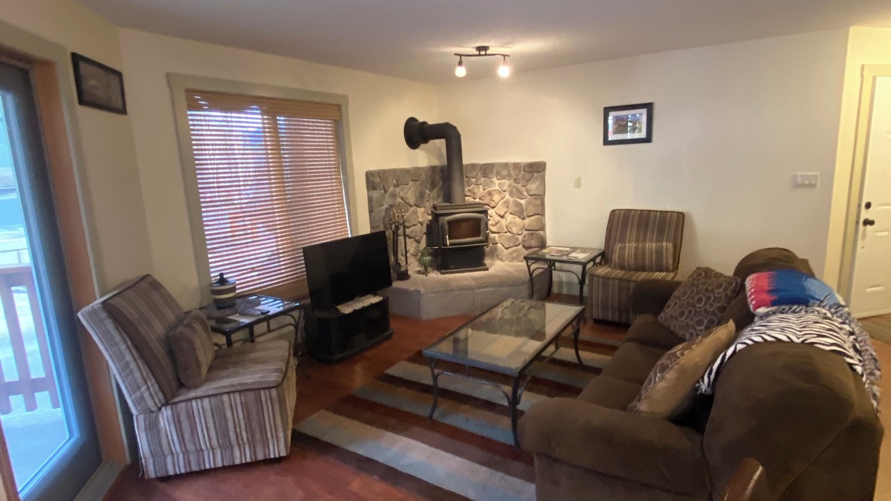 Photo of Livingroom in East Kootenay