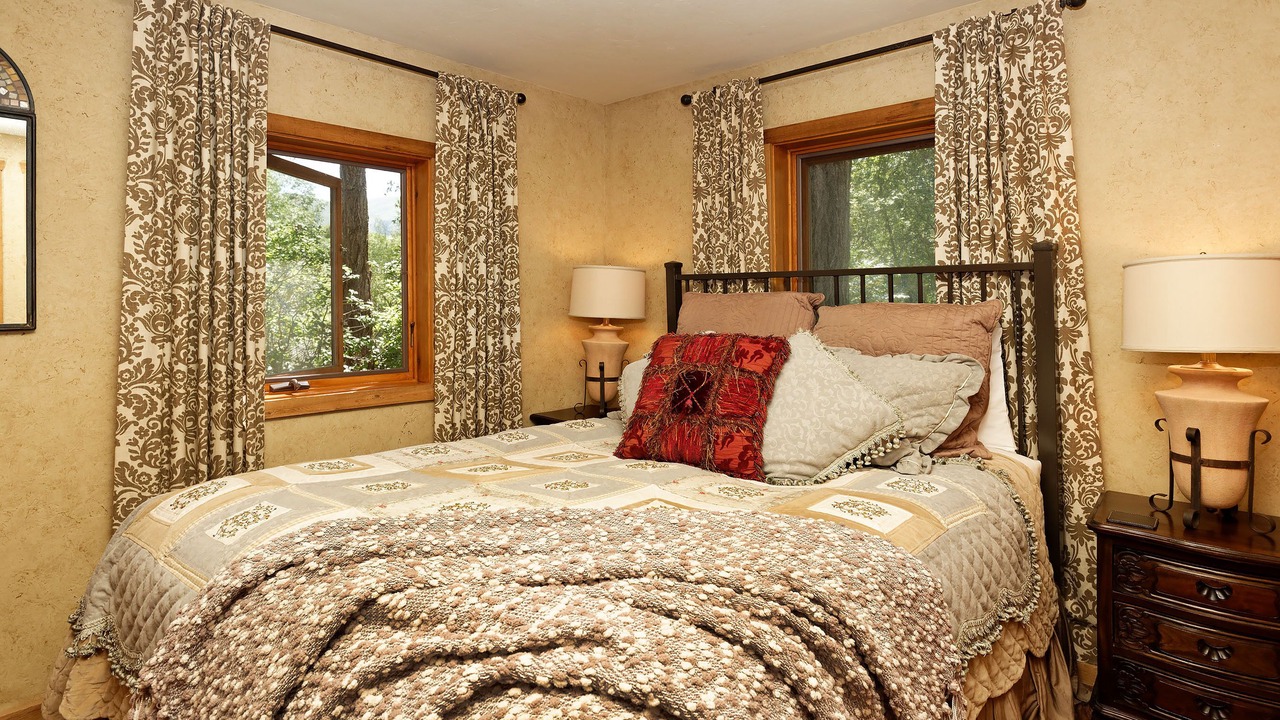 Photo of Bedroom in Basalt