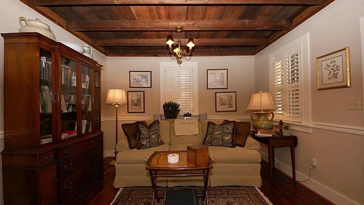 Photo of Livingroom in Summerville Historic District