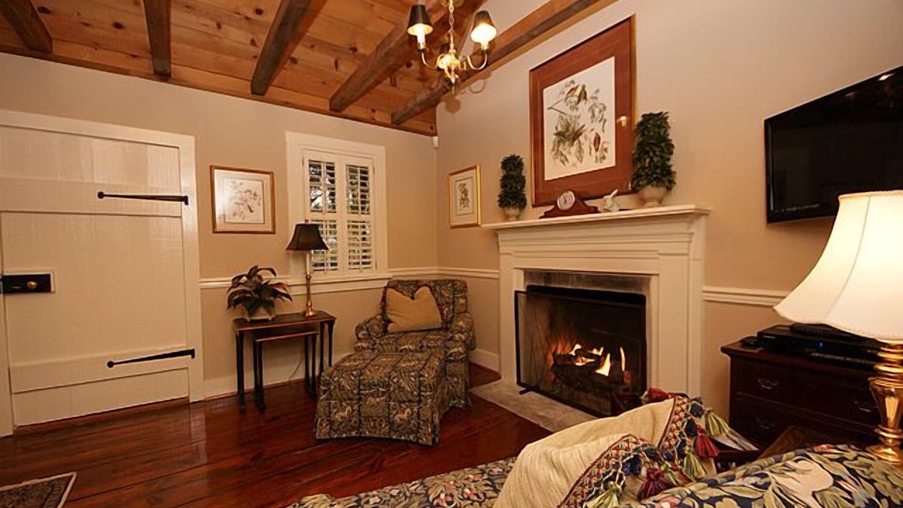 Photo of Livingroom in Summerville Historic District