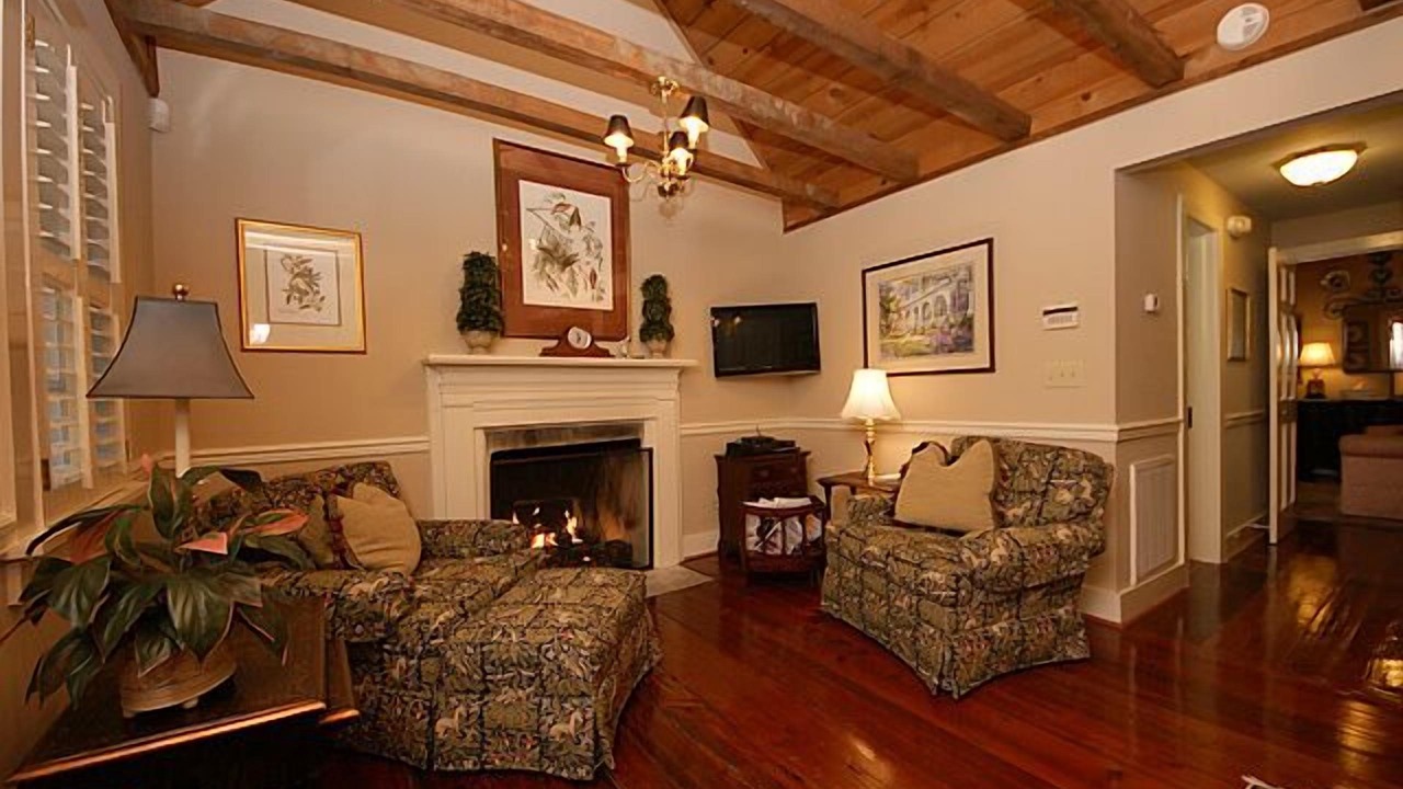 Photo of Livingroom in Summerville Historic District