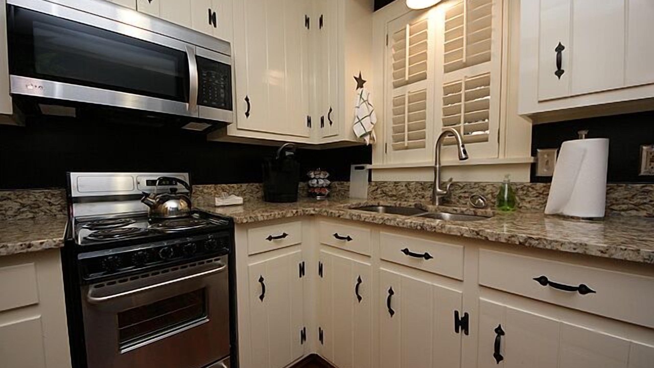 Photo of Kitchen in Summerville Historic District