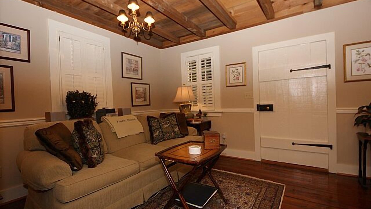 Photo of Livingroom in Summerville Historic District
