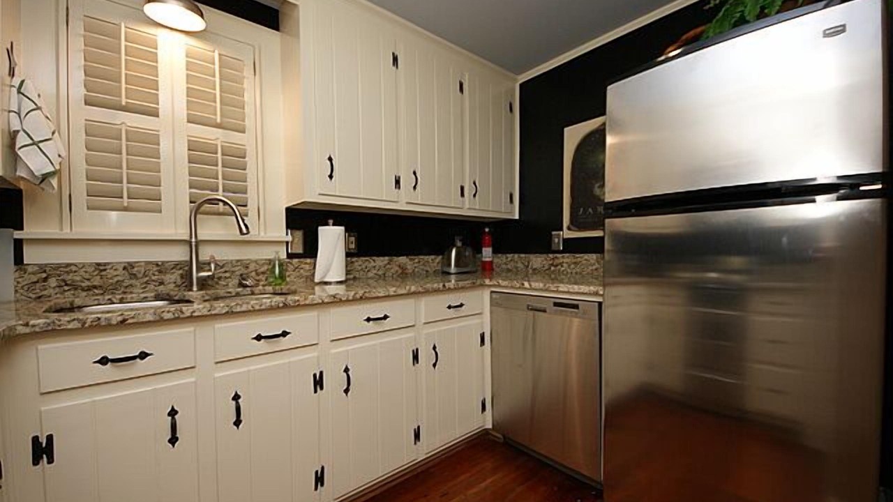 Photo of Kitchen in Summerville Historic District