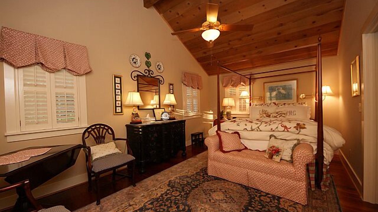 Photo of Bedroom in Summerville Historic District