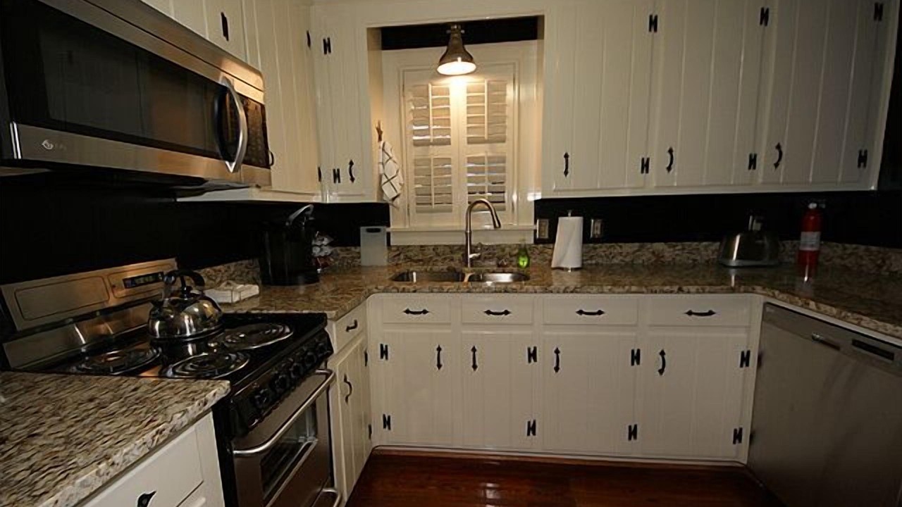 Photo of Kitchen in Summerville Historic District