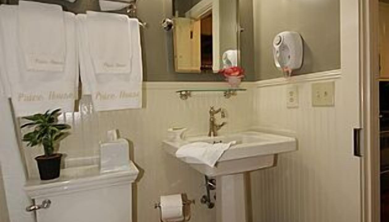 Photo of Bathroom in Summerville Historic District