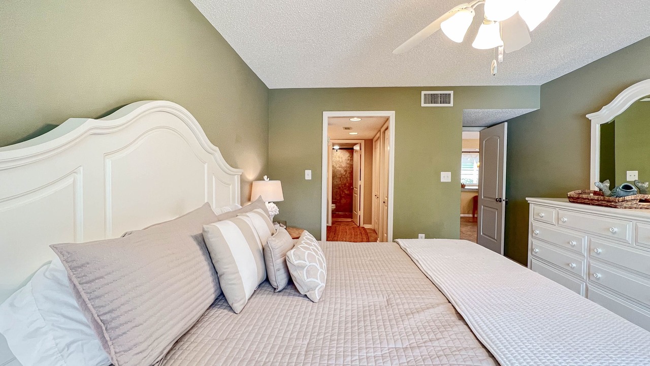Photo of Bedroom in Arcadian Shores
