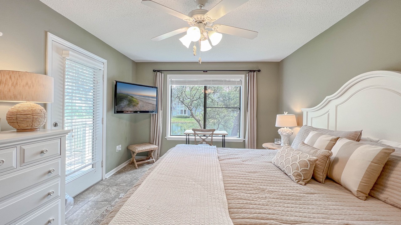 Photo of Bedroom in Arcadian Shores