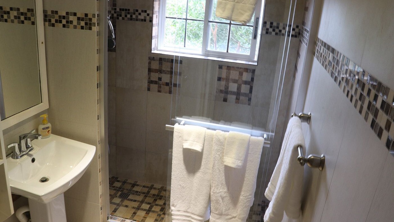 Photo of Bathroom in Tower Isle