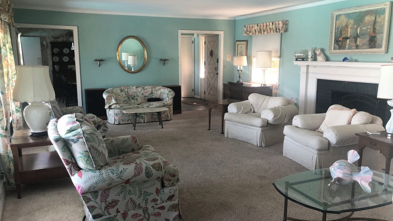 Photo of Livingroom in Silver Beach