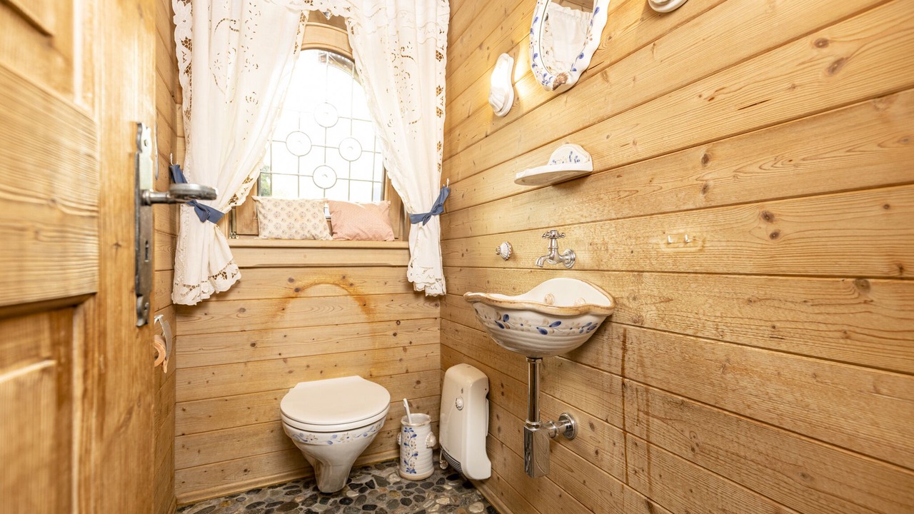Photo of Bathroom in Emberg