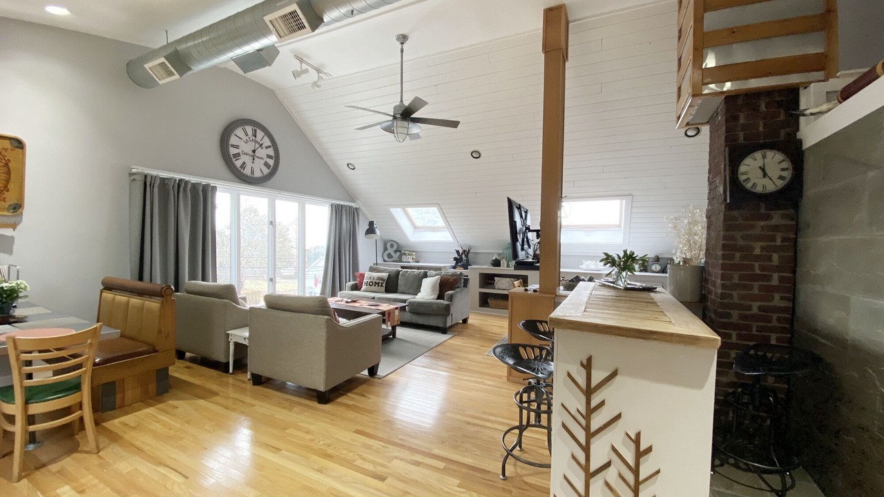 Photo of Livingroom in Stony Creek