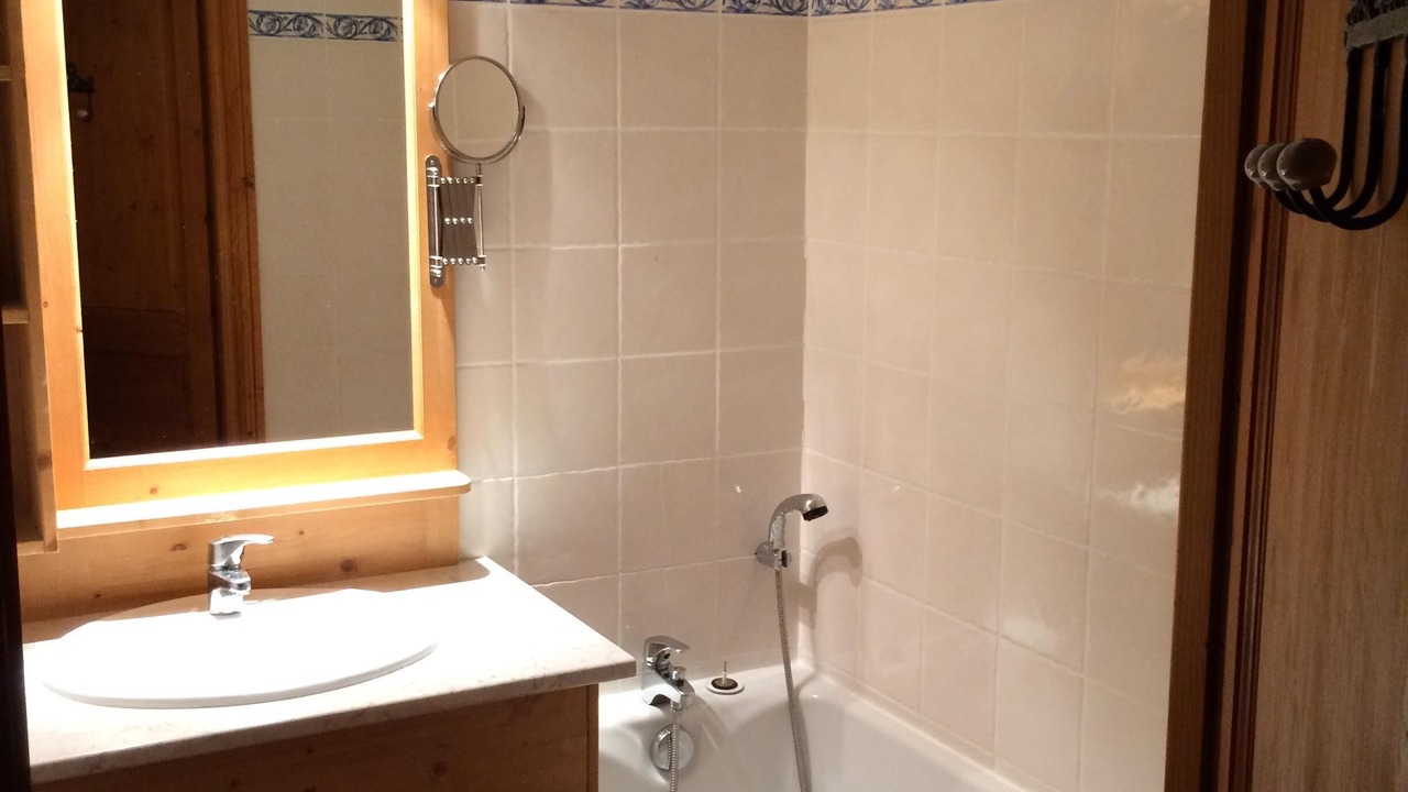 Photo of Bathroom in Oz