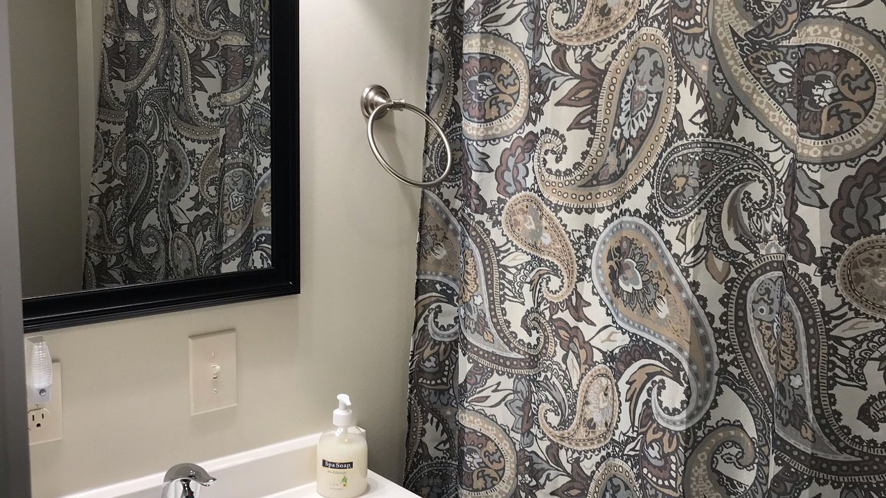 Photo of Bathroom in Linntown