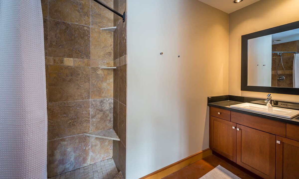Photo of Bathroom in Brackendale
