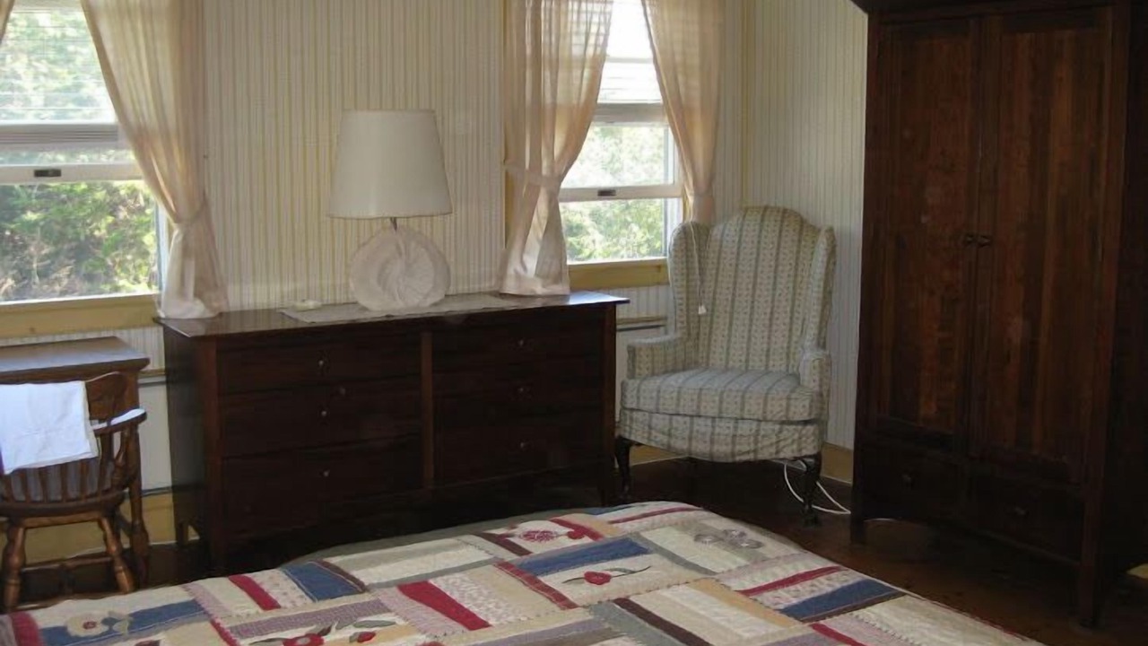Photo of Bedroom in East Marion