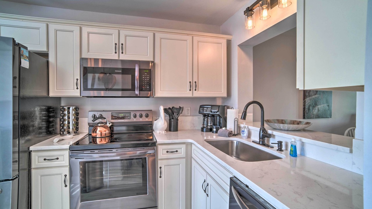 Photo of Kitchen in Oceanmarsh Subdivision