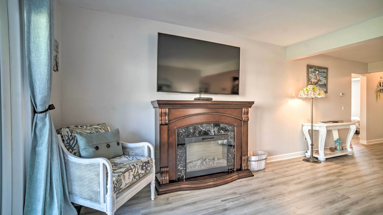 Photo of Livingroom in Oceanmarsh Subdivision