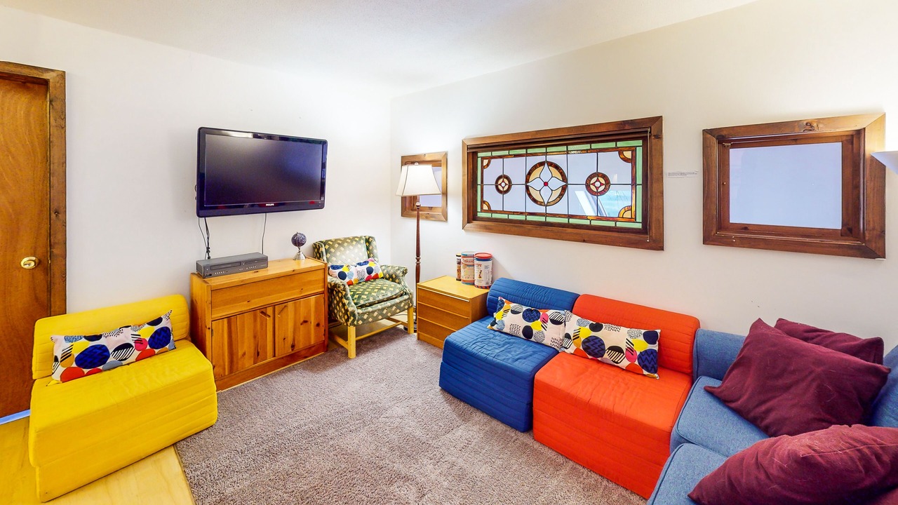 Photo of Livingroom in Warren