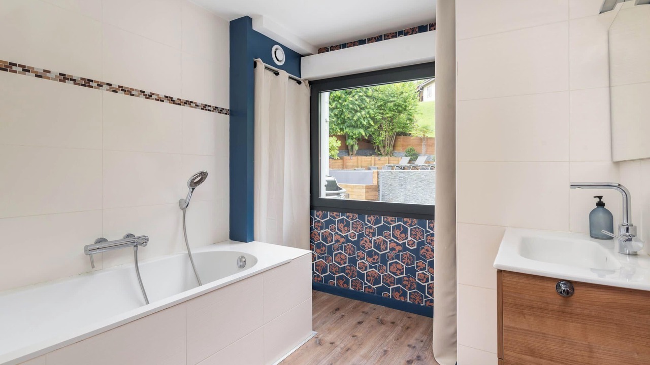 Photo of Bathroom in Saint-Romain-au-Mont-d'Or
