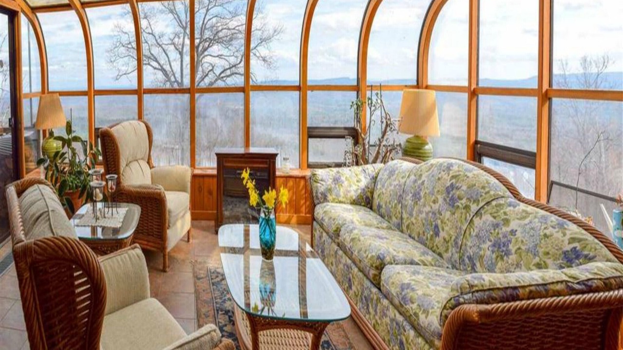 Photo of Livingroom in Town of Olive
