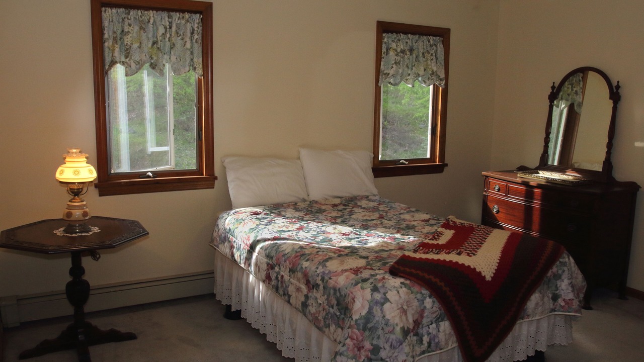 Photo of Bedroom in Town of Olive