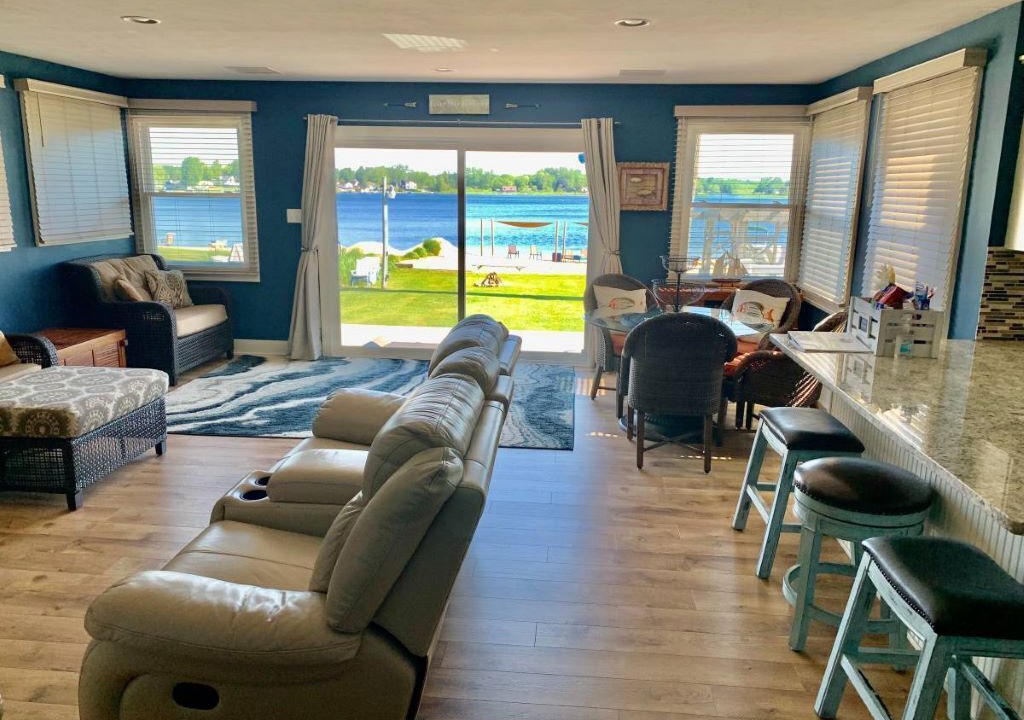 Photo of Livingroom in Ada