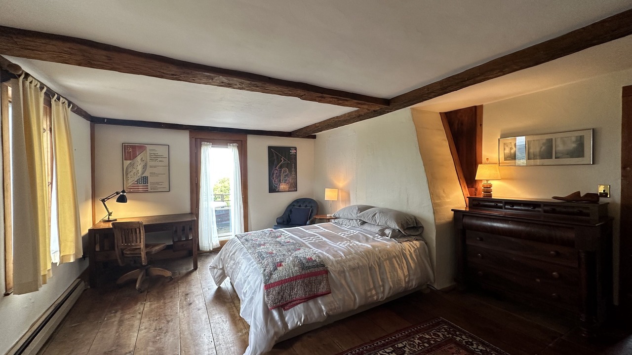 Photo of Bedroom in Williamsville