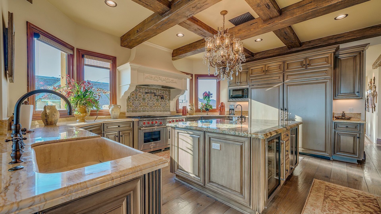 Photo of Kitchen in Peninsula
