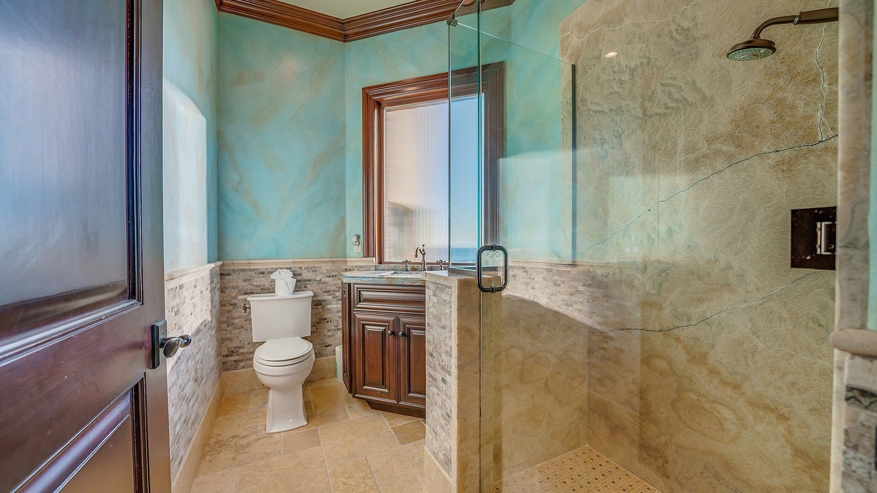 Photo of Bathroom in Peninsula